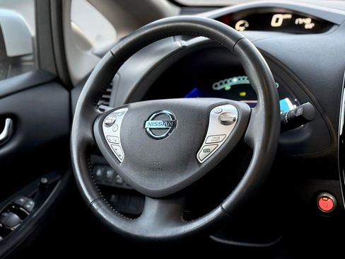 Used 2017 Nissan Leaf SV image 12