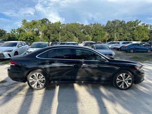 Used 2022 Volkswagen Passat 2.0T SE FWD image 19
