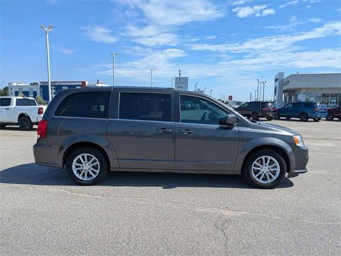 Used 2020 Dodge Grand Caravan SXT image 2