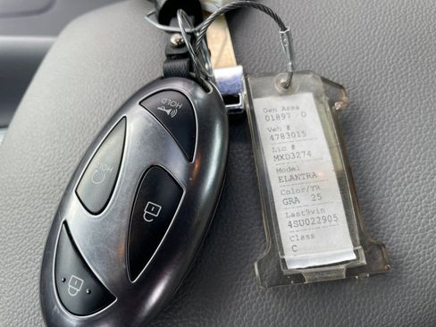 Used 2025 Hyundai Elantra SEL image 21