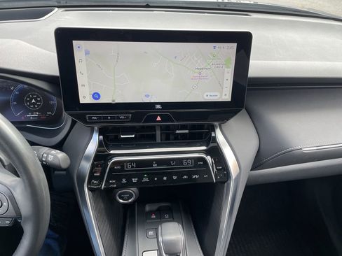 Used 2023 Toyota Venza Limited image 18