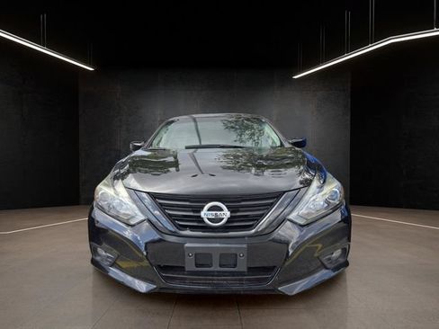 Used 2018 Nissan Altima 2.5 SR w/ SR Midnight Edition FWD image 2