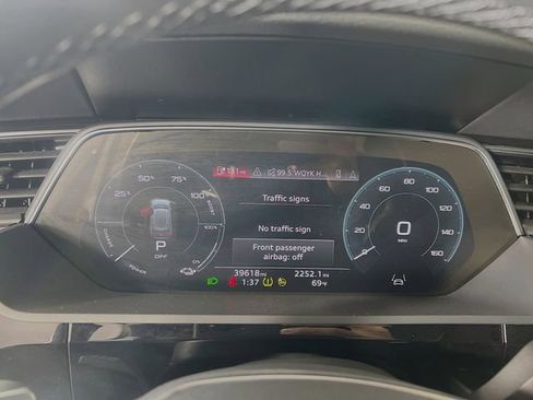 Used 2023 Audi e-tron Premium Plus w/ Premium Plus Package image 14