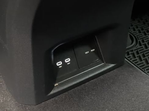 Used 2023 Volkswagen Atlas Cross Sport SEL R-Line AWD/4WD image 30