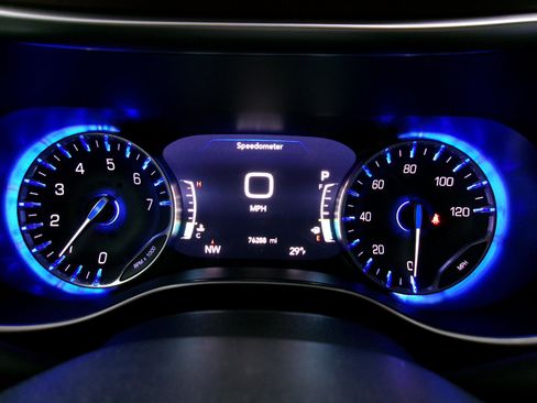 Used 2020 Chrysler Pacifica Limited image 8