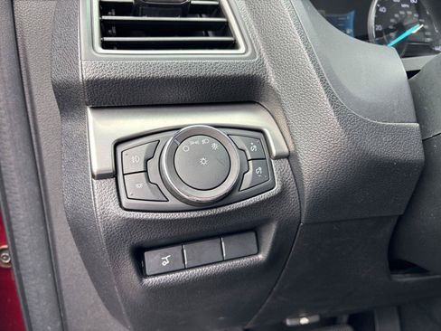 Used 2018 Ford Explorer XLT w/ Equipment Group 202A AWD/4WD image 28