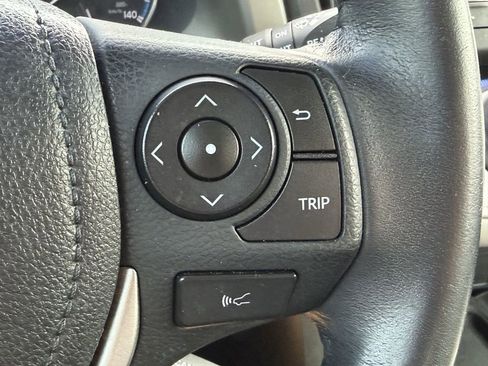 Used 2018 Toyota RAV4 Limited FWD image 30