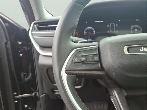 Used 2023 Jeep Grand Cherokee L Limited AWD/4WD image 27