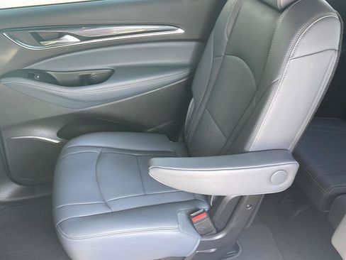 Used 2024 Buick Enclave Essence FWD image 5