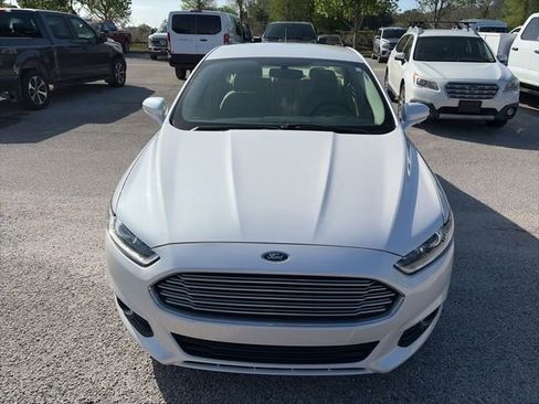 Used 2015 Ford Fusion SE w/ Equipment Group 202A image 2