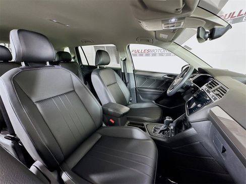 Used 2023 Volkswagen Tiguan SE image 27