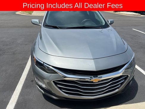 Used 2025 Chevrolet Malibu LT FWD image 3