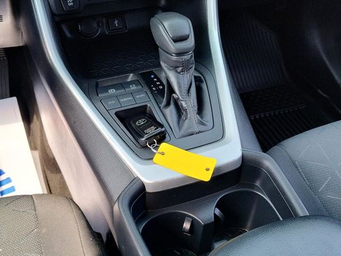 Used 2020 Toyota RAV4 XLE image 20