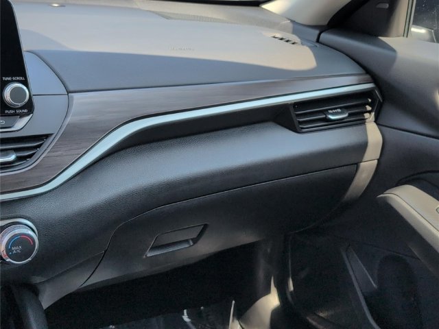 Used 2024 Nissan Altima 2.5 SV FWD image 18