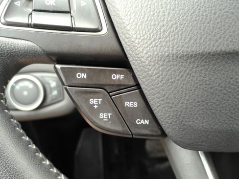 Used 2017 Ford Escape SE w/ SE Sport Appearance Package image 33