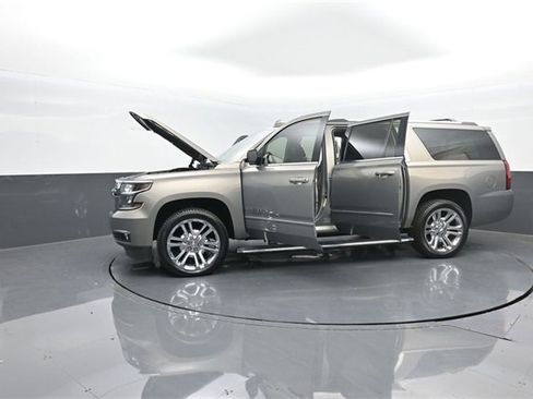 Used 2019 Chevrolet Suburban Premier w/ Premier Plus Edition image 40