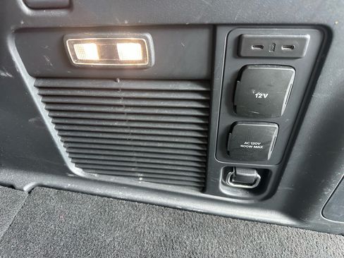 Used 2025 Ford Expedition Platinum w/ Driver's Package AWD/4WD image 28