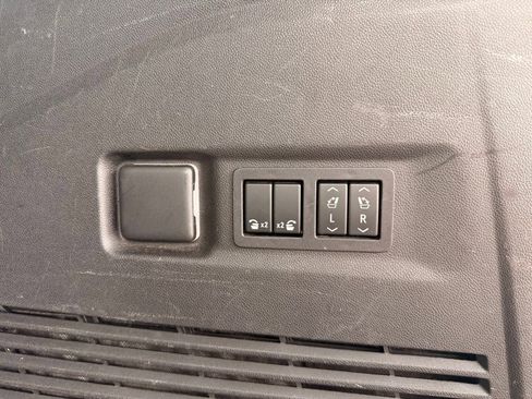 Used 2023 Chevrolet Suburban Premier AWD/4WD image 34