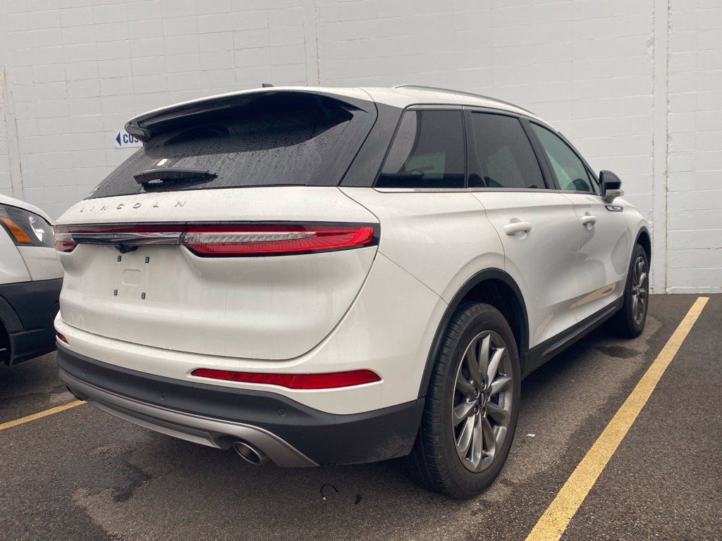 Used 2022 Lincoln Corsair AWD w/ Premium Package image 11