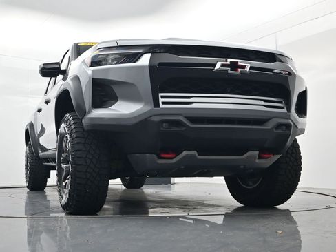 Used 2024 Chevrolet Colorado ZR2 w/ Technology Package AWD/4WD image 59