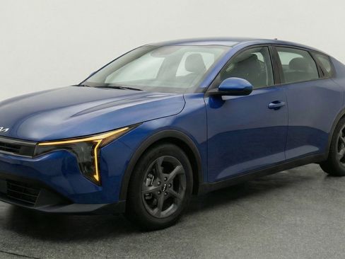 Used 2025 Kia K4 FWD image 3
