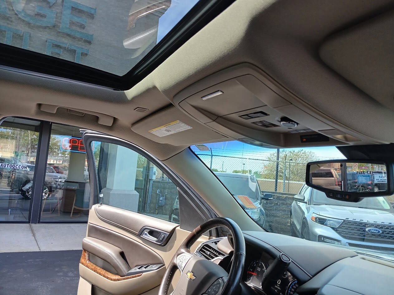 Used 2017 Chevrolet Suburban Premier AWD/4WD image 4