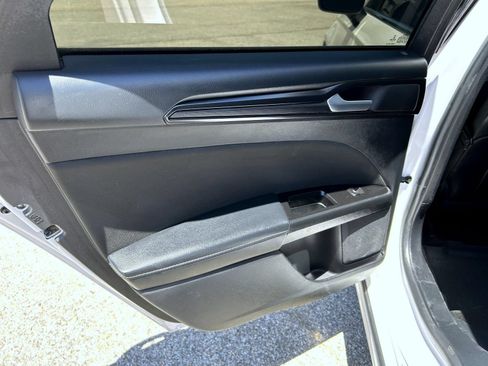 Used 2018 Ford Fusion SE w/ Equipment Group 201A FWD image 20
