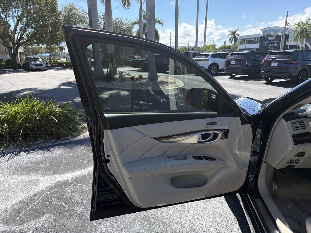 Used 2015 INFINITI Q70 L 3.7 w/ Deluxe Touring Package RWD image 36