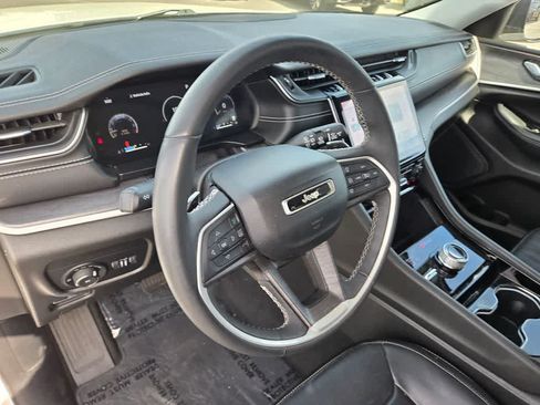 Used 2023 Jeep Grand Cherokee Limited AWD/4WD image 10