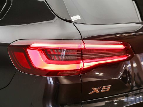Used 2022 BMW X5 xDrive40i w/ M Sport Package AWD/4WD image 12