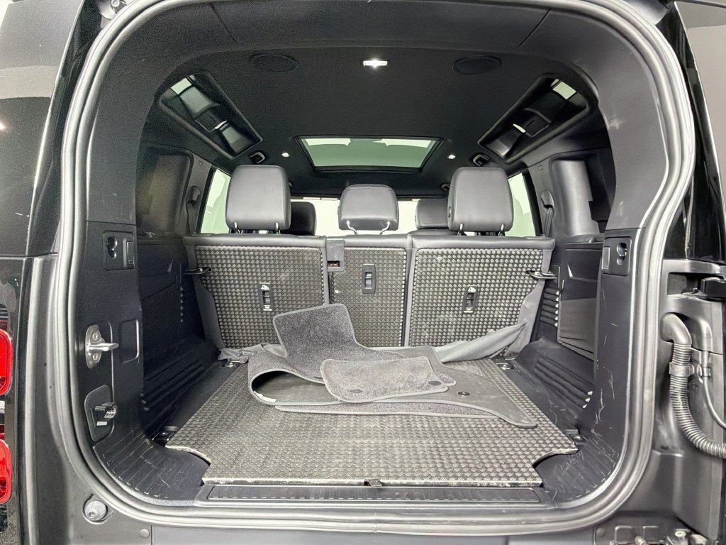 Certified 2024 Land Rover Defender 110 X-Dynamic SE AWD/4WD image 28