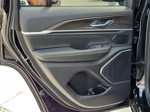 New 2026 Jeep Grand Cherokee Limited image 12