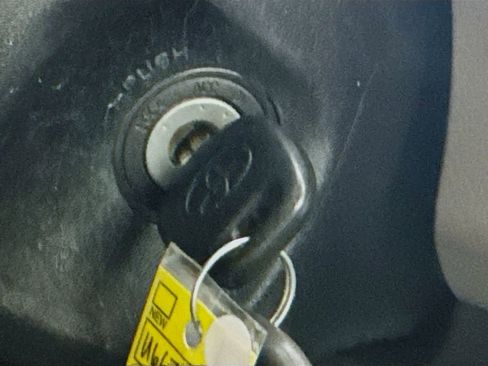 Used 2015 Toyota Sienna LE image 18