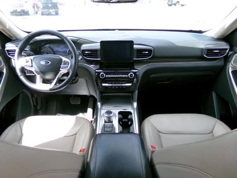 Used 2023 Ford Explorer Limited image 7