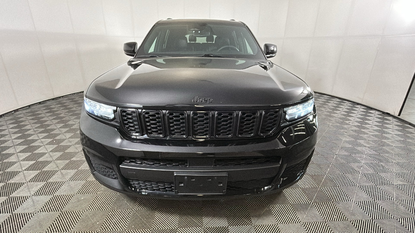 Used 2023 Jeep Grand Cherokee L Laredo AWD/4WD image 9
