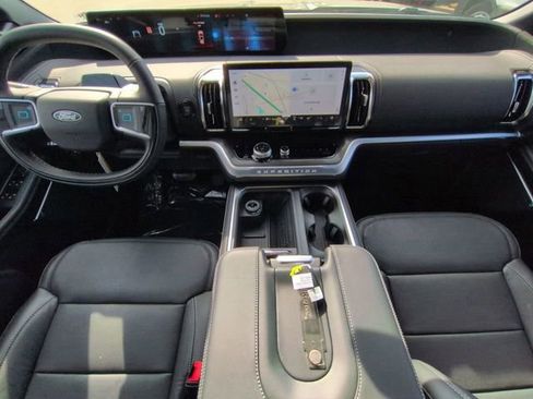 New 2025 Ford Expedition Platinum w/ Stealth Performance Package image 15