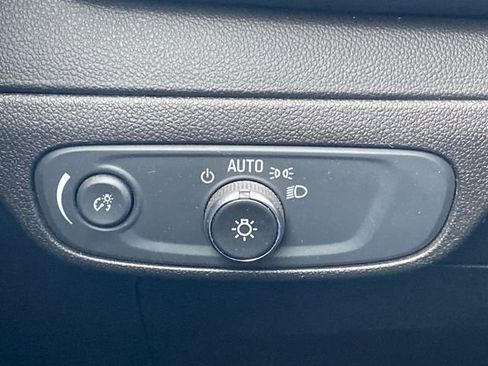 Used 2022 Chevrolet Bolt EUV Premier w/ Launch Edition image 34