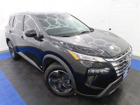 Used 2024 Nissan Rogue SV FWD image 5