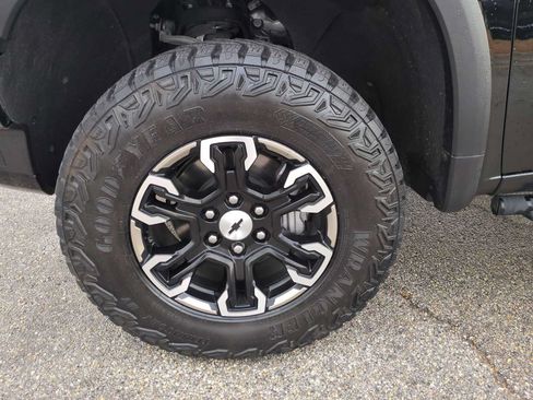 Used 2025 Chevrolet Silverado 1500 ZR2 w/ Technology Package AWD/4WD image 33