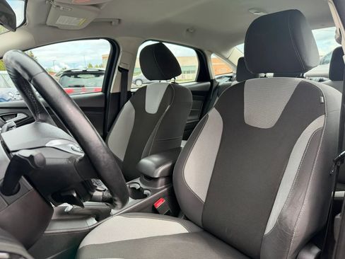 Used 2014 Ford Focus SE w/ SE Sport Package image 17