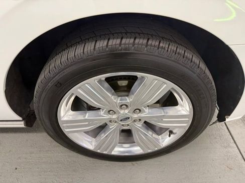 Used 2023 Ford Expedition Platinum image 4