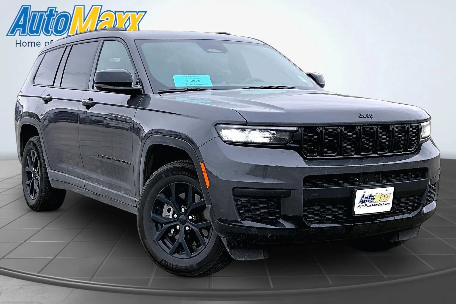 Used 2025 Jeep Grand Cherokee L Altitude AWD/4WD image 3