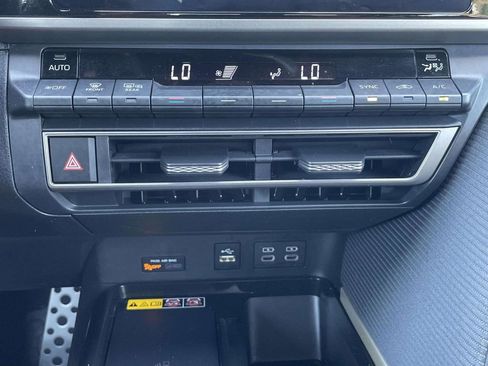 Used 2025 Toyota Camry SE w/ Convenience Package FWD image 37