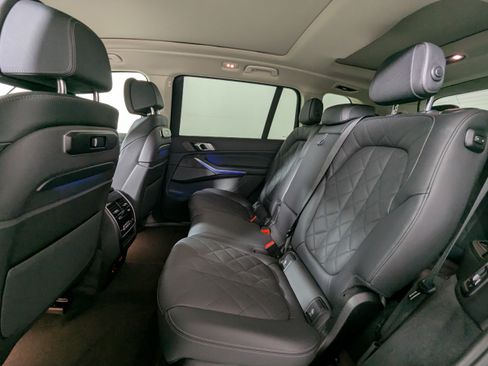 Used 2025 BMW X7 xDrive40i AWD/4WD image 18