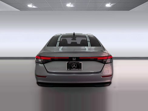 Used 2025 Honda Accord SE image 9