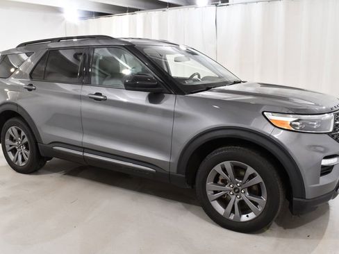 Used 2022 Ford Explorer XLT w/ Equipment Group 202A image 5