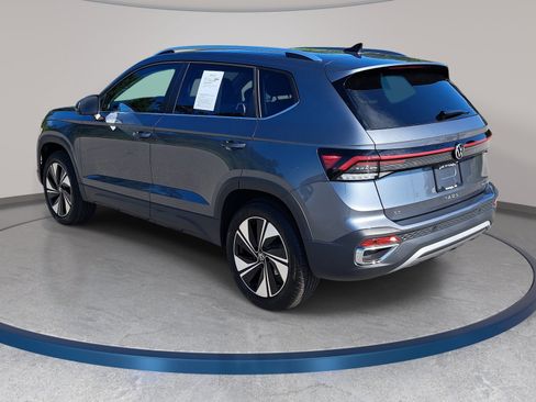 Used 2025 Volkswagen Taos SE AWD/4WD image 7