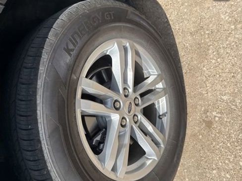 Used 2023 Ford Explorer XLT w/ Equipment Group 202A image 10