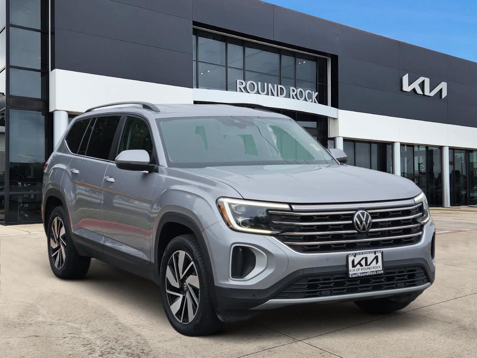 Used 2025 Volkswagen Atlas SE FWD image 3