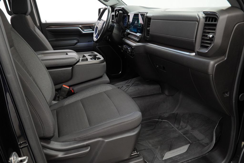 Used 2024 Chevrolet Silverado 1500 LT AWD/4WD image 41